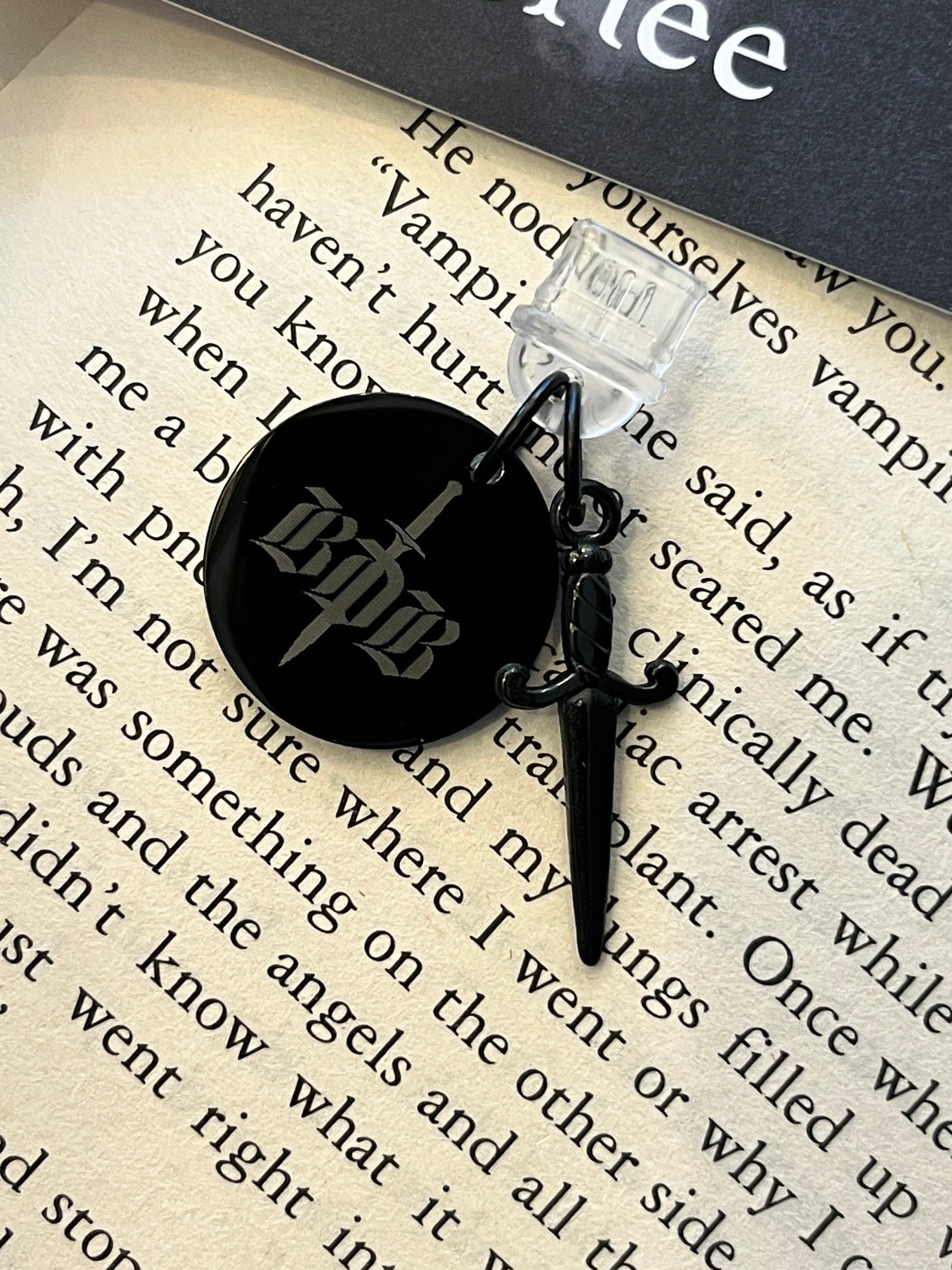Black Dagger Brotherhood BDB Kindle Dust plug - Officially Licensed